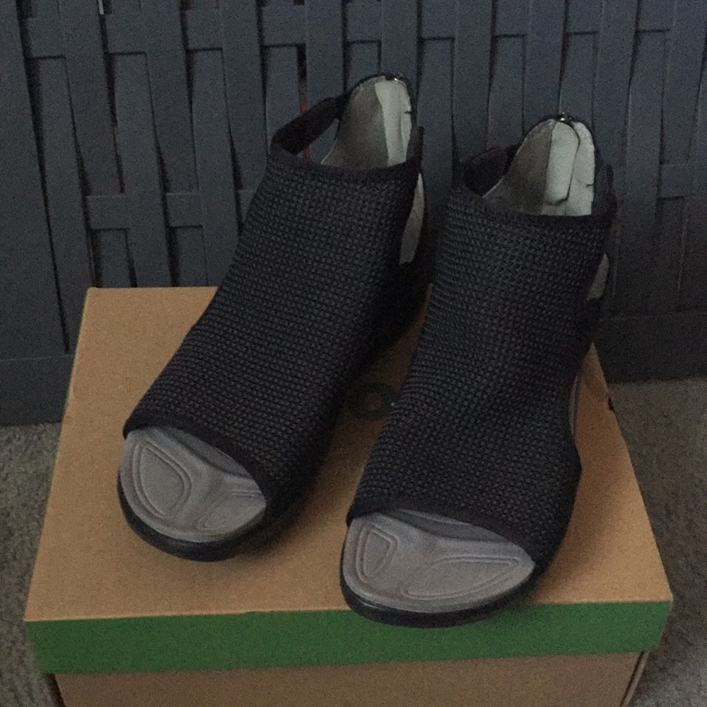 JAMBU & CO JSPORT BLACK KNIT SANDALS SIZE 7.5